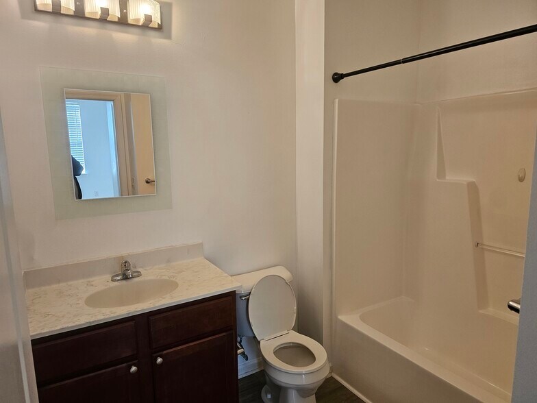 2nd Bedroom bathroom - 2466 Leytonstone Dr