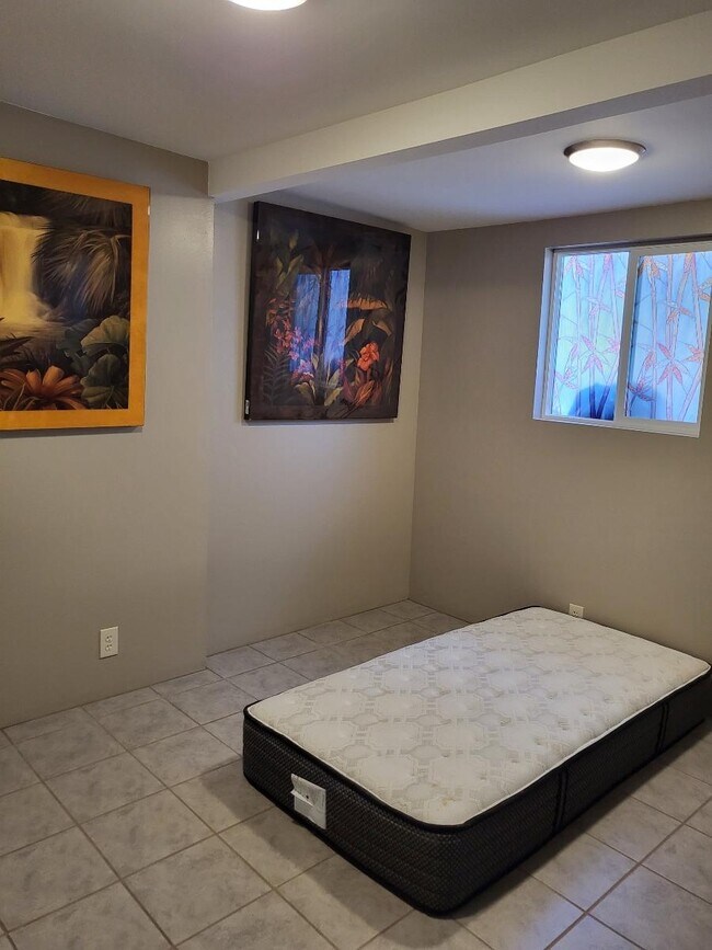 Building Photo - 217 Kellog St