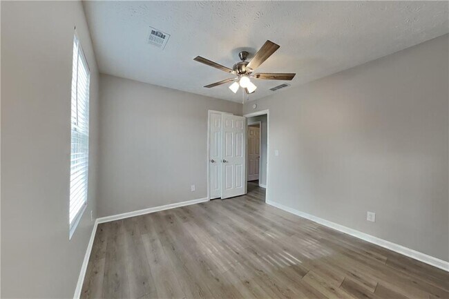 Building Photo - 3202 Windgate Dr