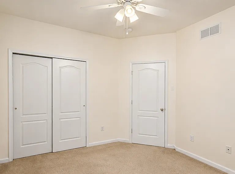 Building Photo - 1036 E Davinci Dr