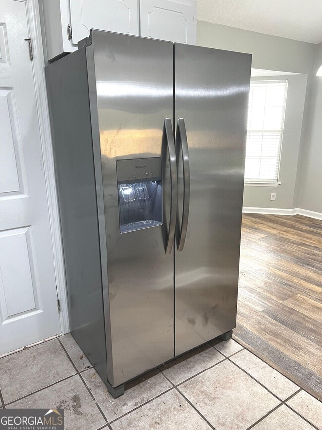 Building Photo - 141 Lakeside Dr