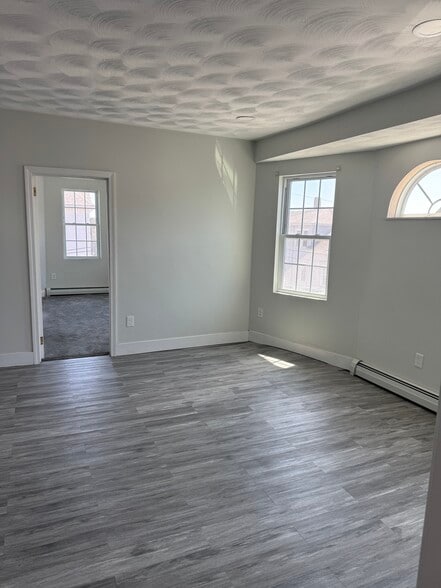Building Photo - 541 N Front St