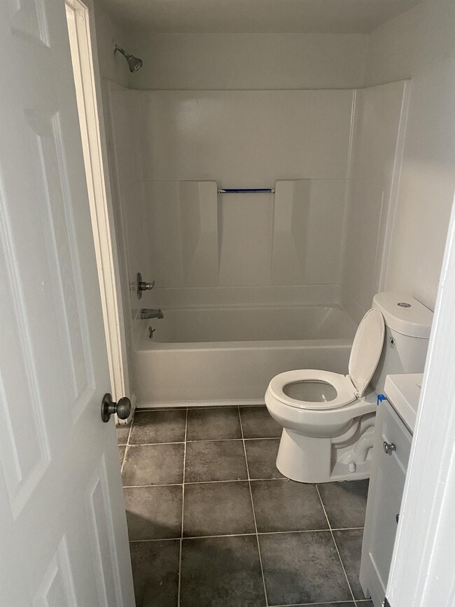 Building Photo - 213 Camelot Dr