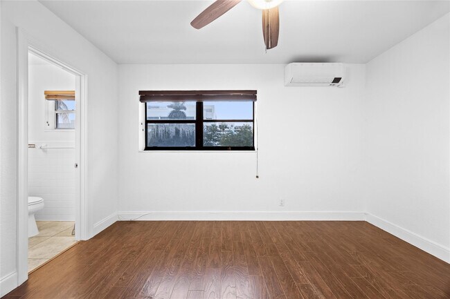 Building Photo - 413 SE 16th St