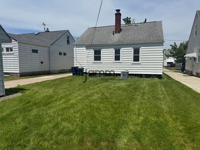 Building Photo - 6227 Traymore Ave