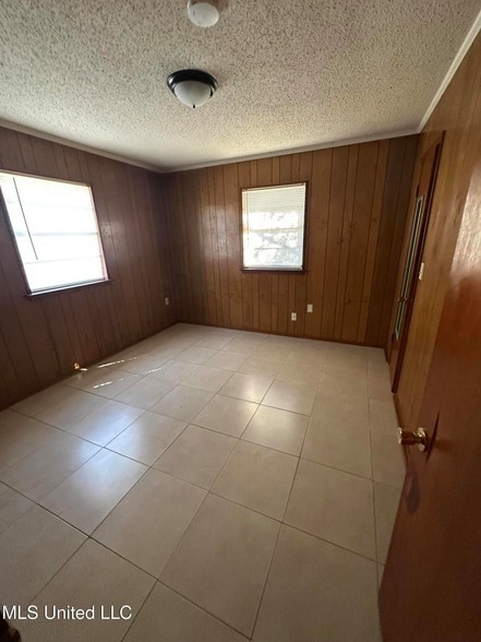 Building Photo - 25 Robbie St