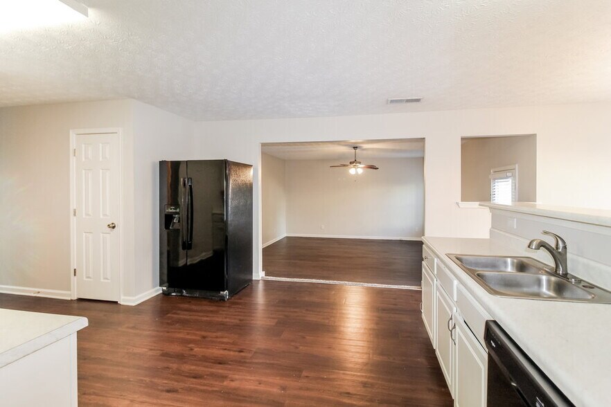 Building Photo - 670 Compton Ln