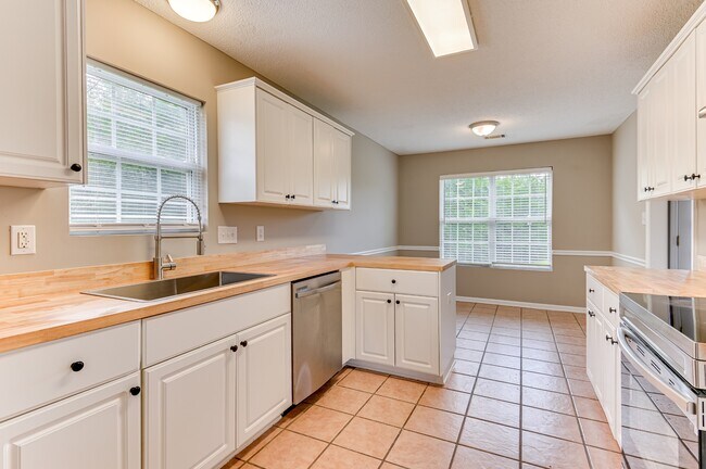 Building Photo - 4416 Hatteras Dr