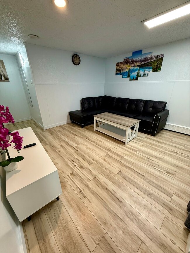 Building Photo - Eighth Ave - 760