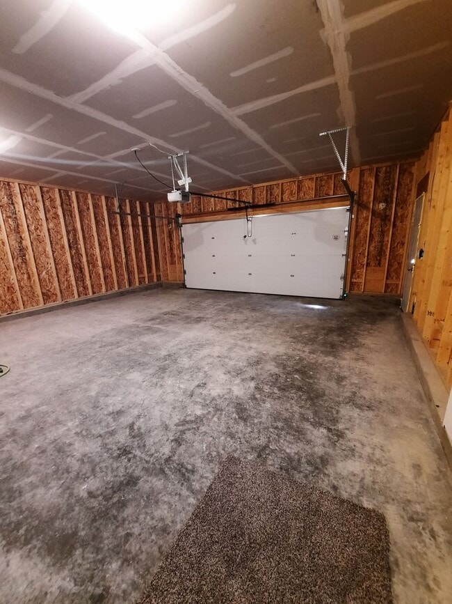 Building Photo - 4 BED | 3 BATH | SINGLE-FAMILY | DOUBLE GA...