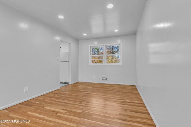 Building Photo - 16 Burdge Dr