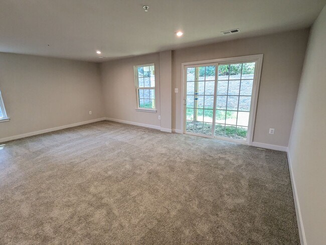 Building Photo - Gorgeous New Construction (never lived in)...