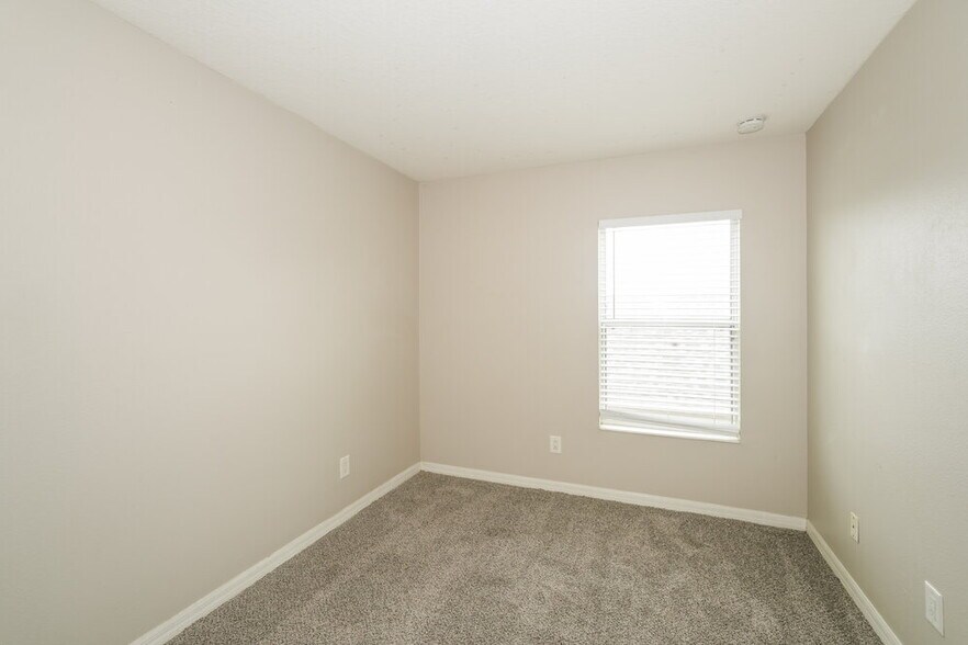 Building Photo - 8226 Summer Wood Ln