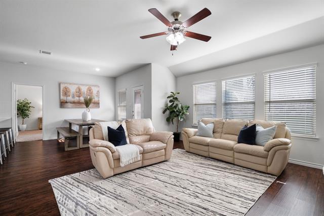 Building Photo - 3613 Sabine Dr