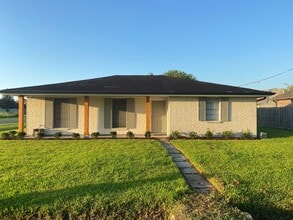 Building Photo - 101 Greenlawn Pl