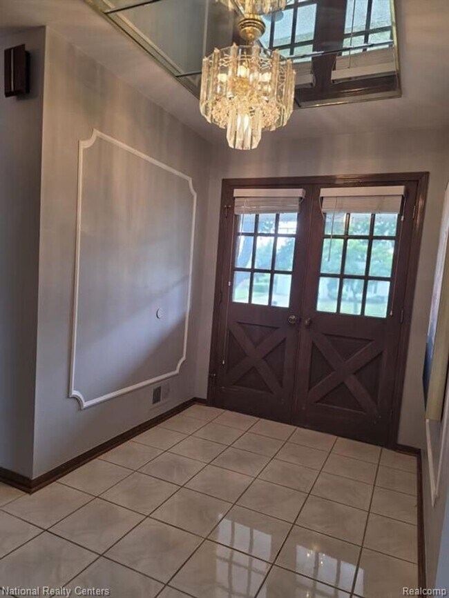 Building Photo - Spacious 4-Bedroom Colonial with Fireplace, Office & Fenced Yard