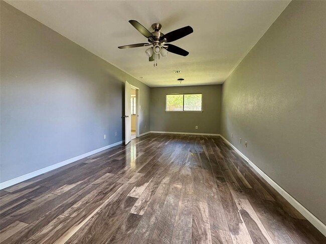 Building Photo - 2112 Surrender Ave