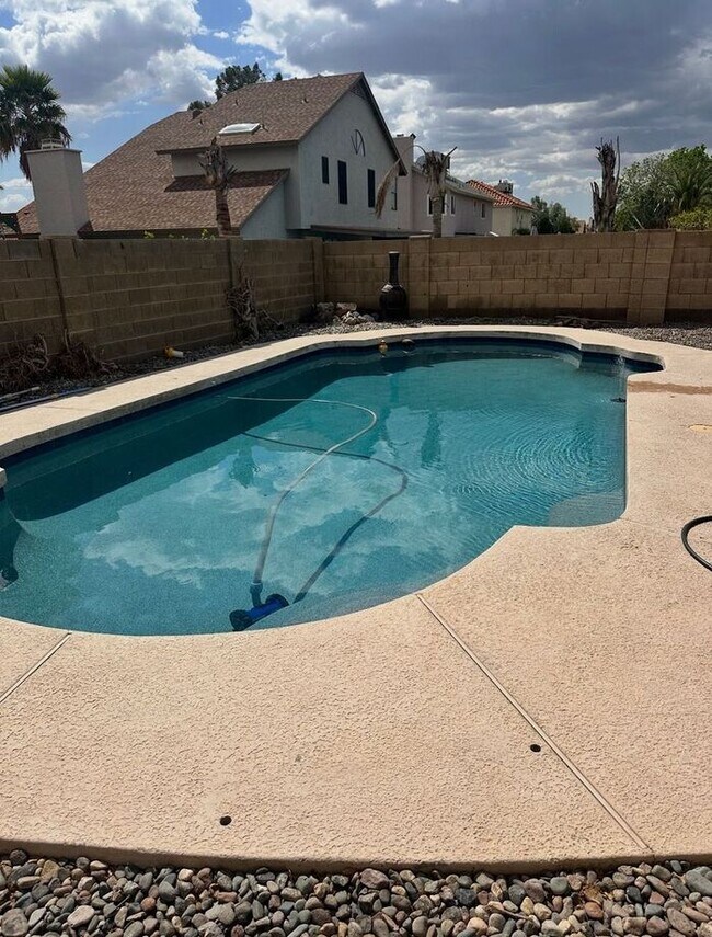 Building Photo - 946 N 59th St