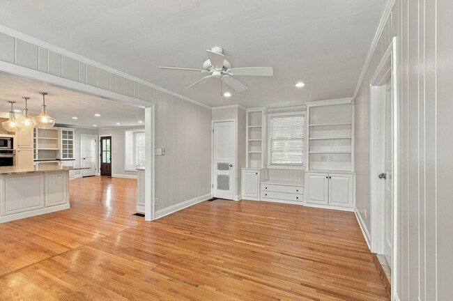 Building Photo - 2023 Galbraith Dr