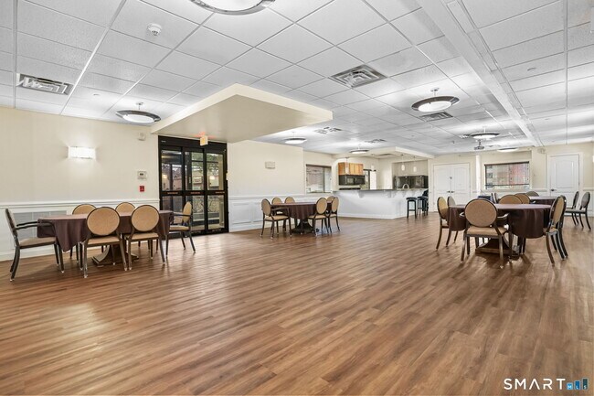 Building Photo - 143 Hoyt St