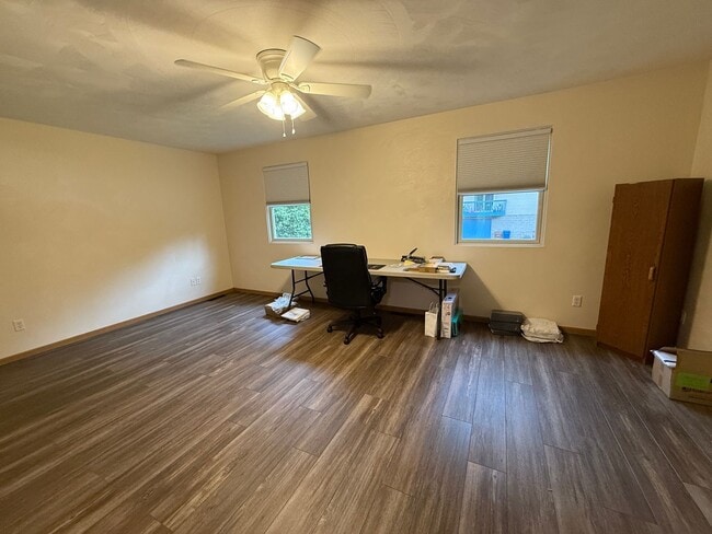 Building Photo - Beautiful 2 Bedroom Townhome - Only Steps ...