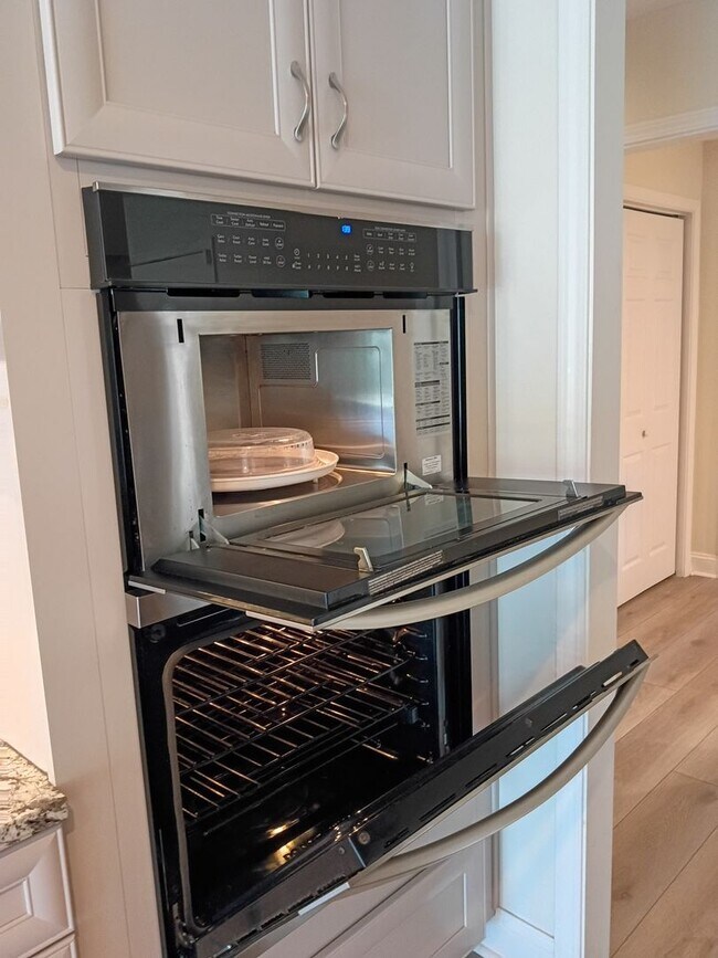 Building Photo - BRIDGEPORT