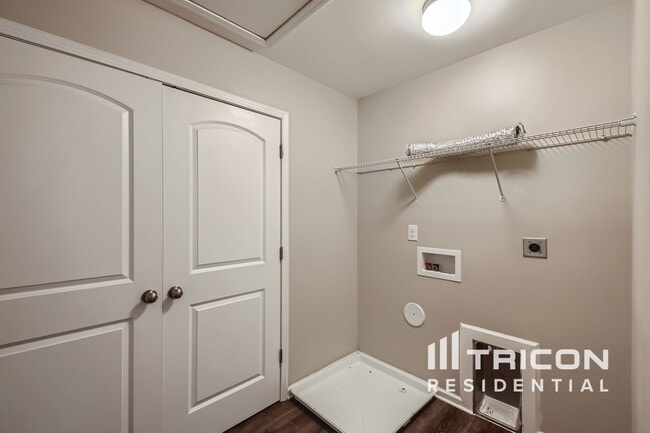 Building Photo - 12553 Druids Glen Dr