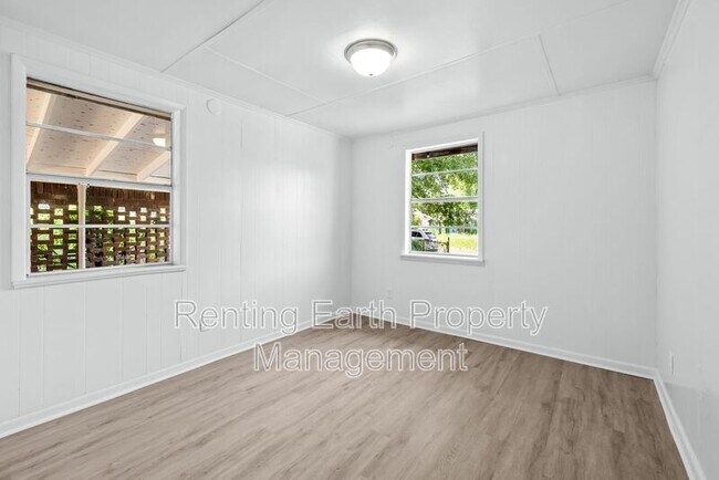 Building Photo - 108 E Ann Dr SW