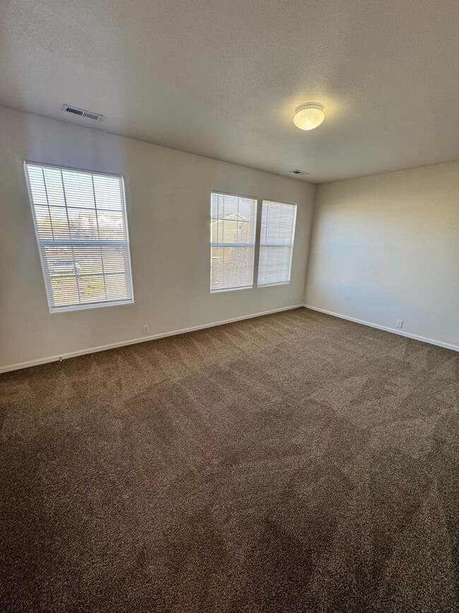 Building Photo - TWO BEDROOM TOWNHOME with AC