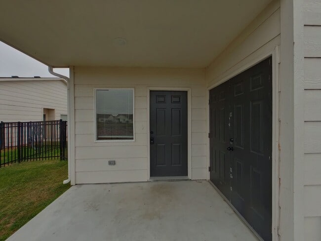 Building Photo - 6814 W White Pne St