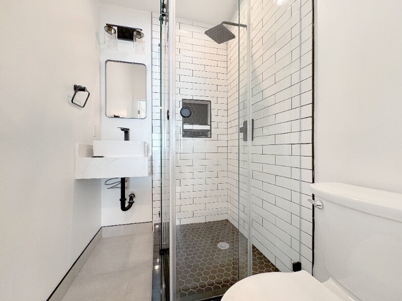 Building Photo - 4461 Farquhar Ave