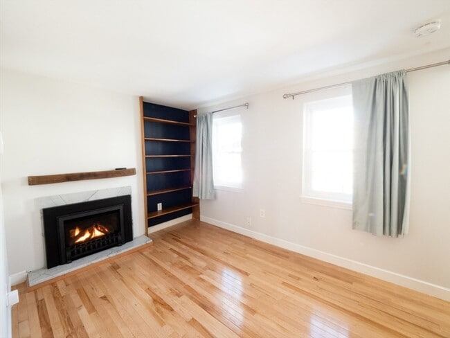 Building Photo - 210 Third St