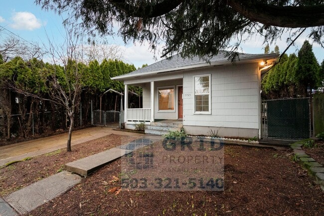 Building Photo - Spacious 4 Bedroom Single Family Home- South East Portland