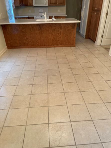 Building Photo - 13290 English Cv