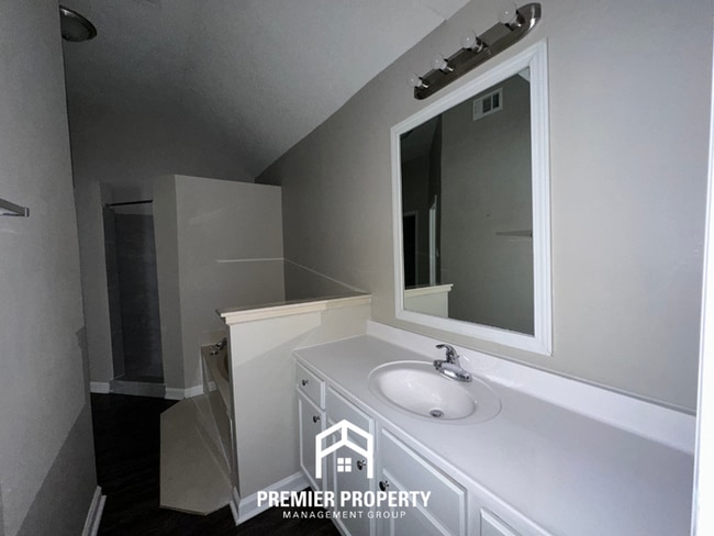 Building Photo - Modern Cordova Cove Living | 3BR/2BA with High Ceilings, Stone Fireplace & Garage