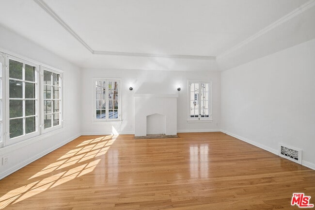 Building Photo - 339 S Detroit St