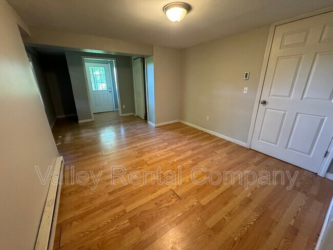 Building Photo - 87 S Silver Ln