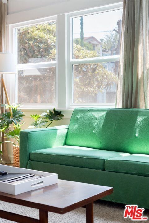 Building Photo - 1933 Kent St