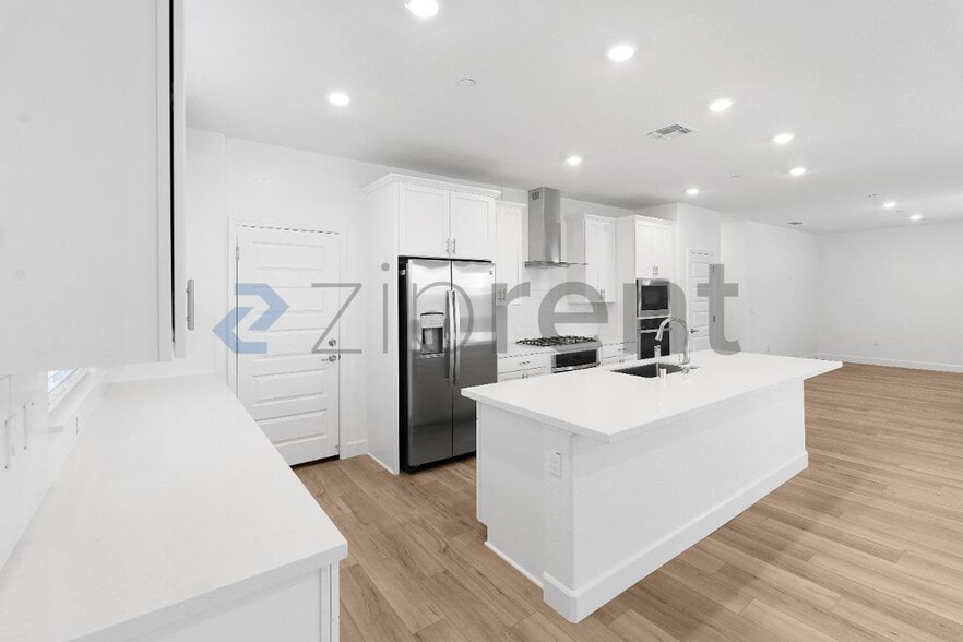 Building Photo - Unit