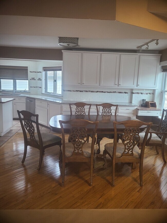 Building Photo - 630 Whitney Ave