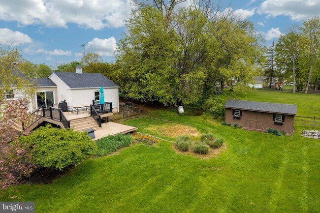 Building Photo - 70 Level Rd