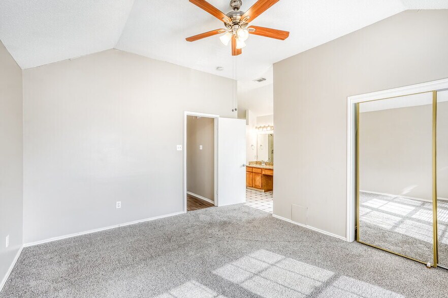 Building Photo - 6018 Fern Hollow Ct