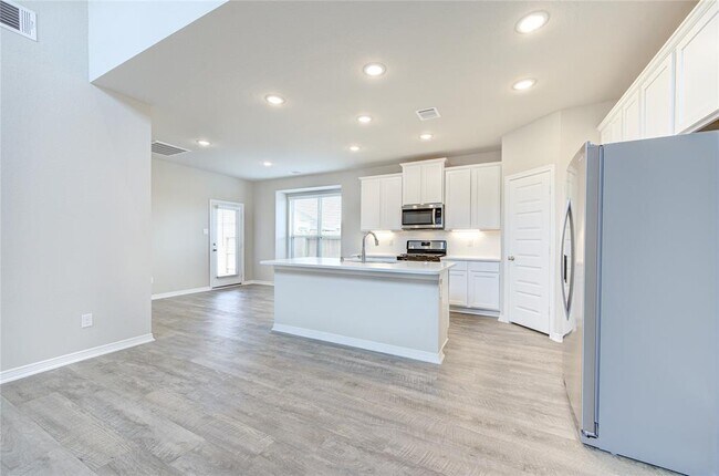 Building Photo - 821 Laguna Grn Ln
