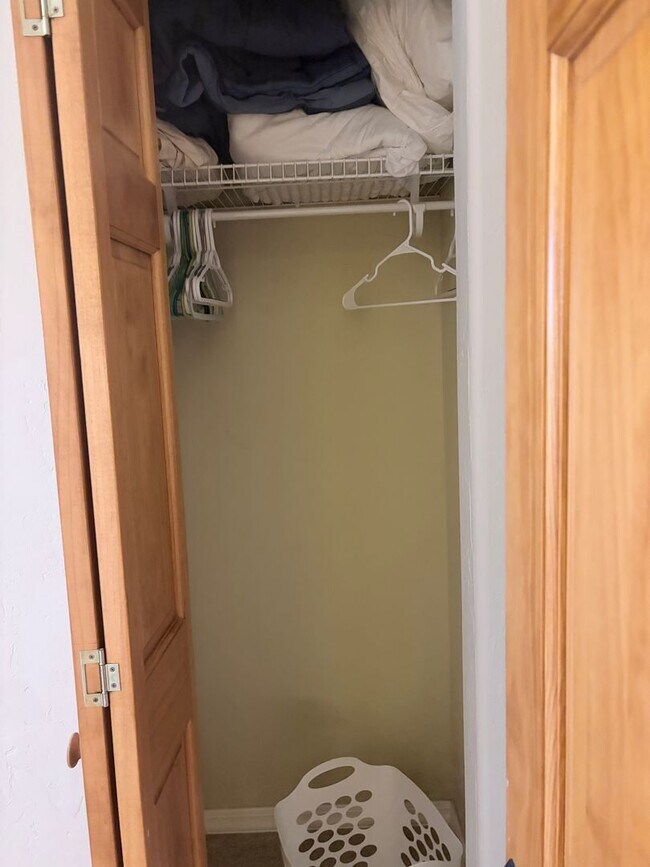 Building Photo - Fully furnished townhome