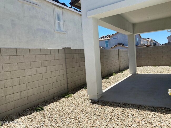 Building Photo - 4853 E St John Rd