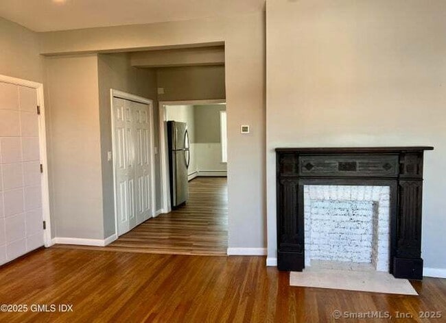 Building Photo - 300-302 Soundview Ave