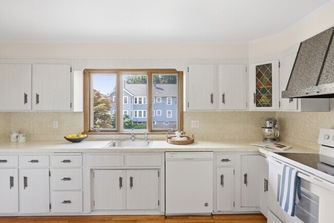 Building Photo - 131 Highland Ave