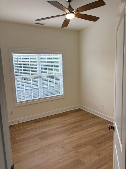 Building Photo - 428 Lightning Whelk Way