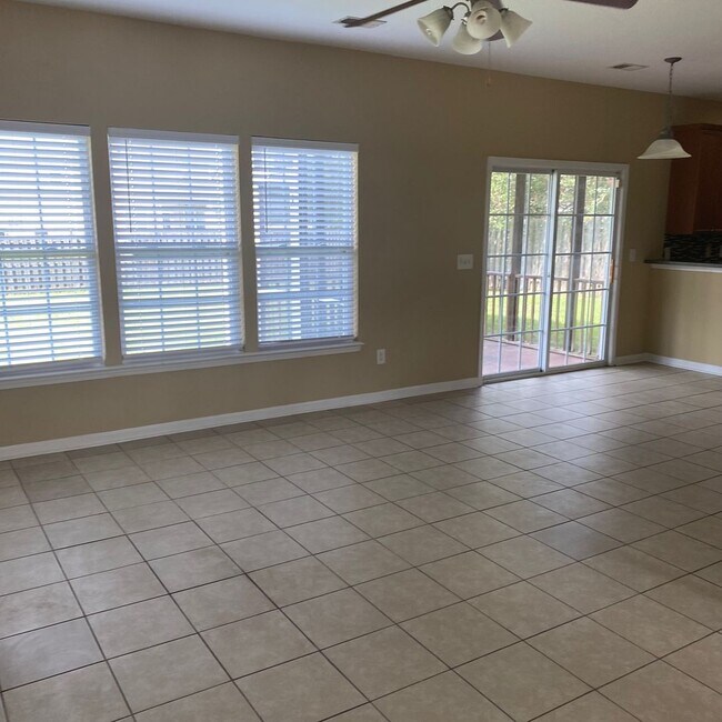 Building Photo - Plum Creek 4Br 2.5Ba