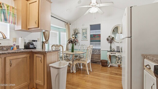 Building Photo - 1219 Thomas Dr